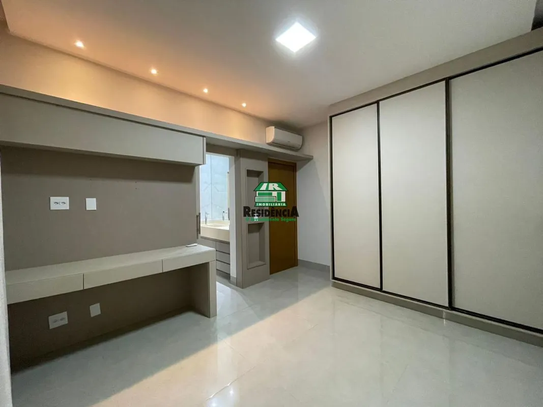 Casa térrea contendo: 4 suítes sendo a master com closet e 2 estilo americana, s...