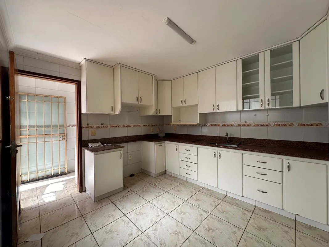 Sobrado Nova SuíçaLote 250m2Construção 215m24 suítes (2 plenas + 2 americanas)4 ...