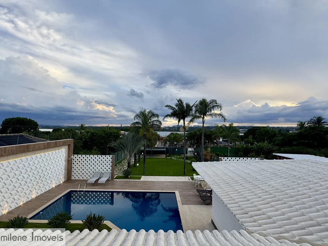 Residência Exclusiva com Vista Privilegiada para o Lago Paranoá Descubra o privi...