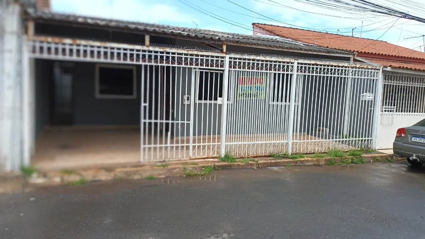 Casa com 3 Quartos e Área Gourmet – Garagem para 2 CarrosExcelente casa com ambi...