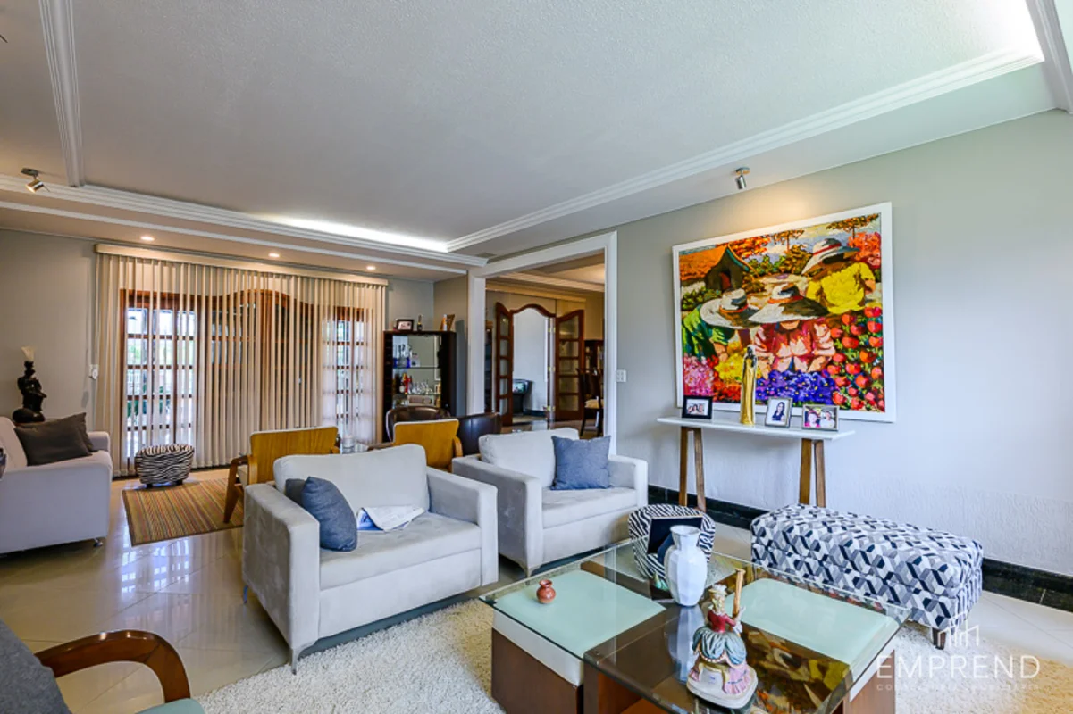 Casa de alto padrão com 750 m² construídos em terreno de 4.800 m² – Com Habite-s...