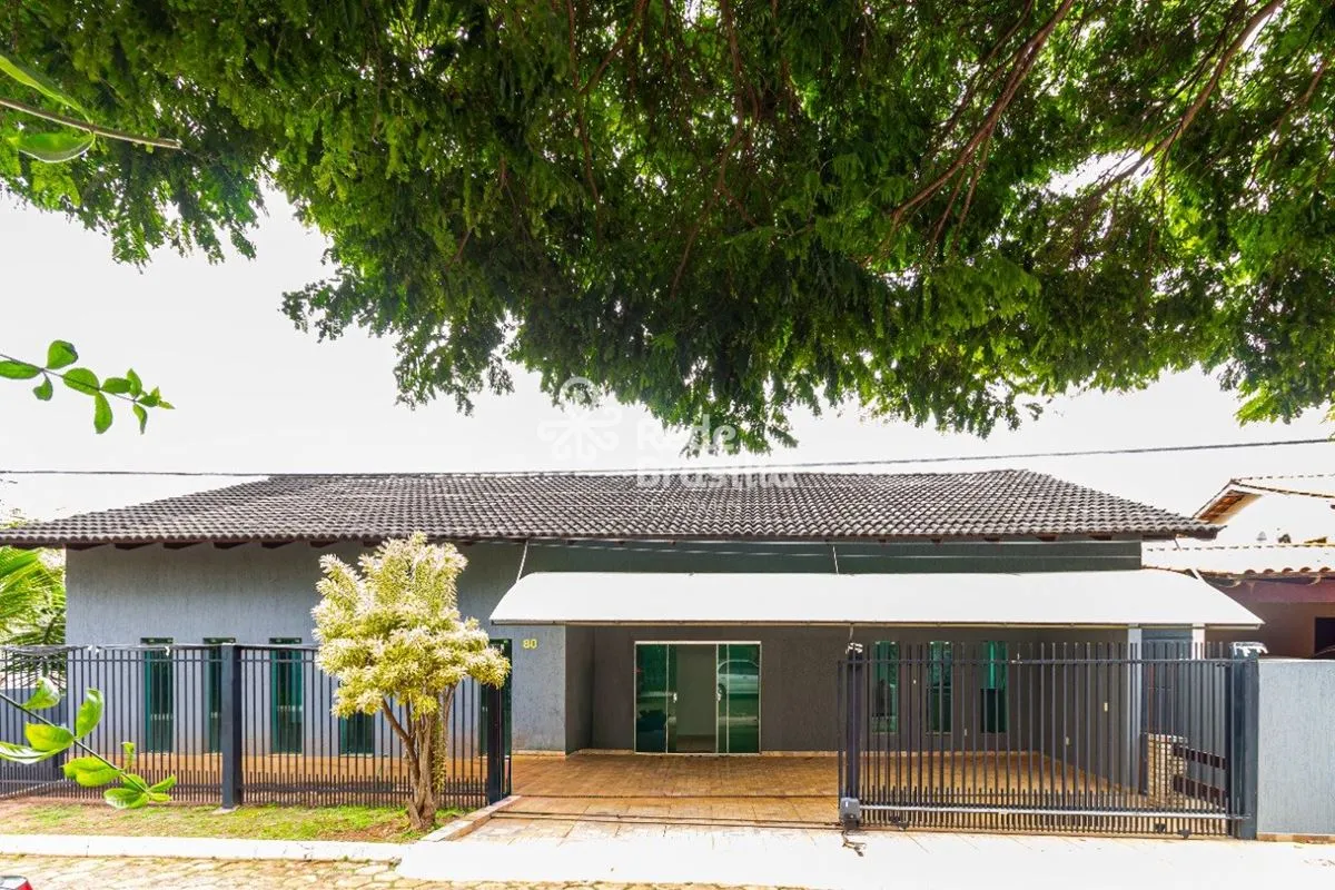 Quadra 10 - Casa com 5 quartos Sendo 3 Suítes - Cond. Ecológico Village III - Ja...