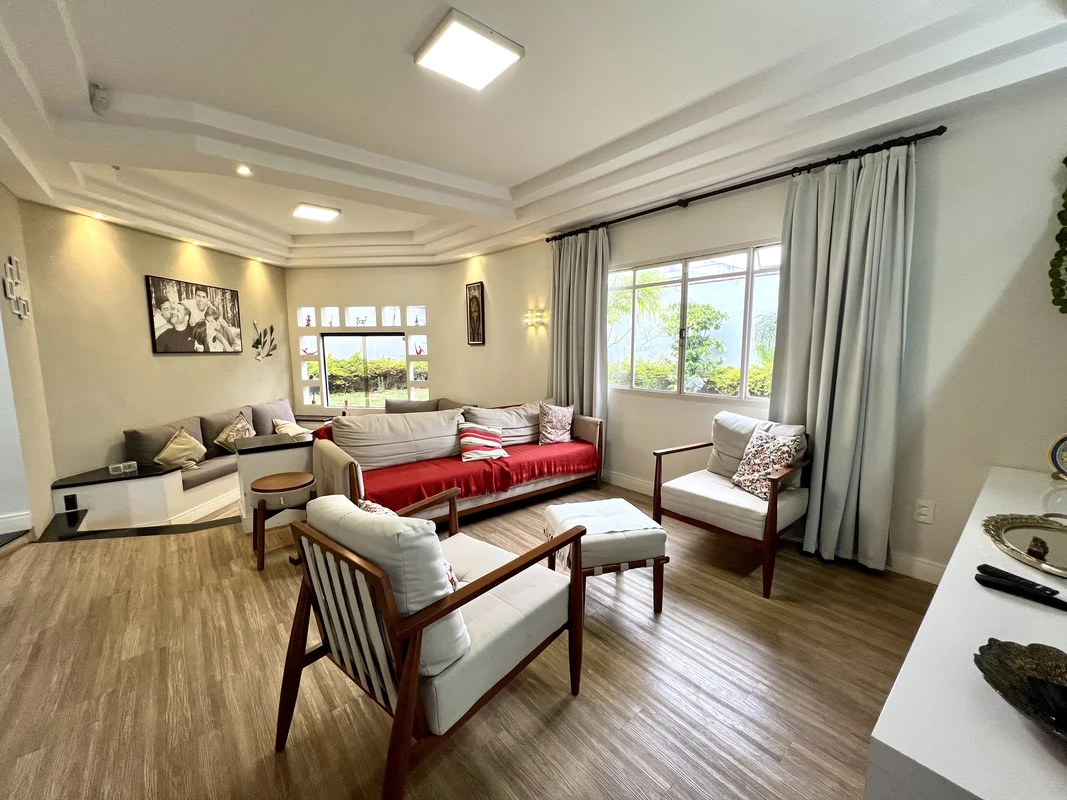 Linda Casa à Venda no Setor de Mansões Samambaia – Ampla, Elegante e Pronta para...