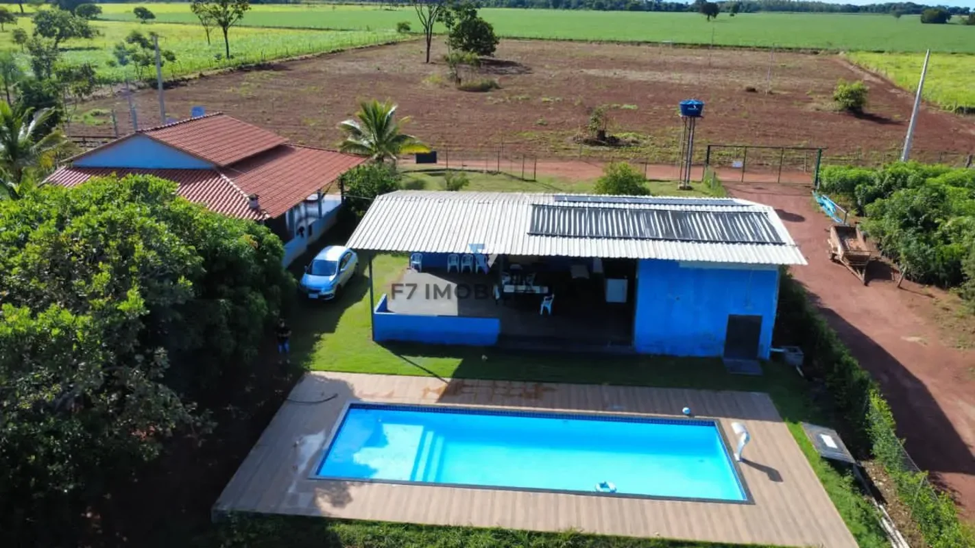 Chacara em Bela Vista de GoiásSão 10.000m2, casa de dois quartos, piscina grande...