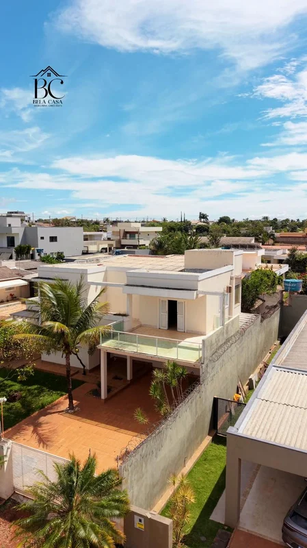 Excelente casa com ambientes amplos, bem distribuídos e com uma linda vista. Ide...