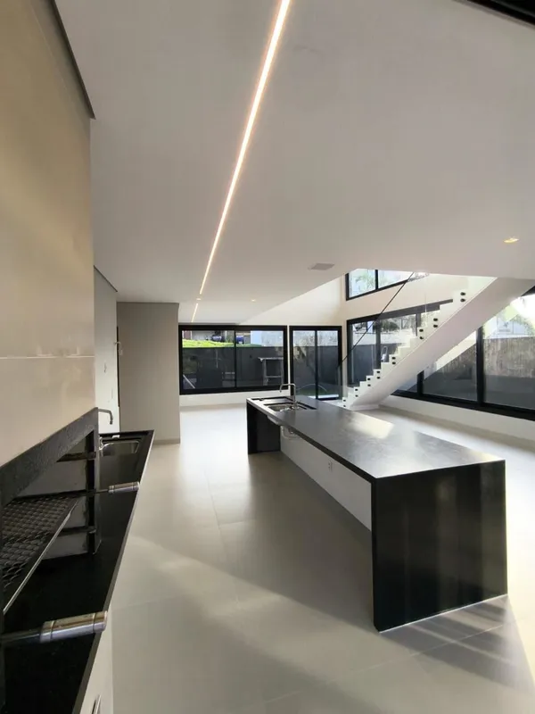 Casa Triplex com Vista Definitiva para a Mata — Sofisticação, Natureza e Tecnolo...