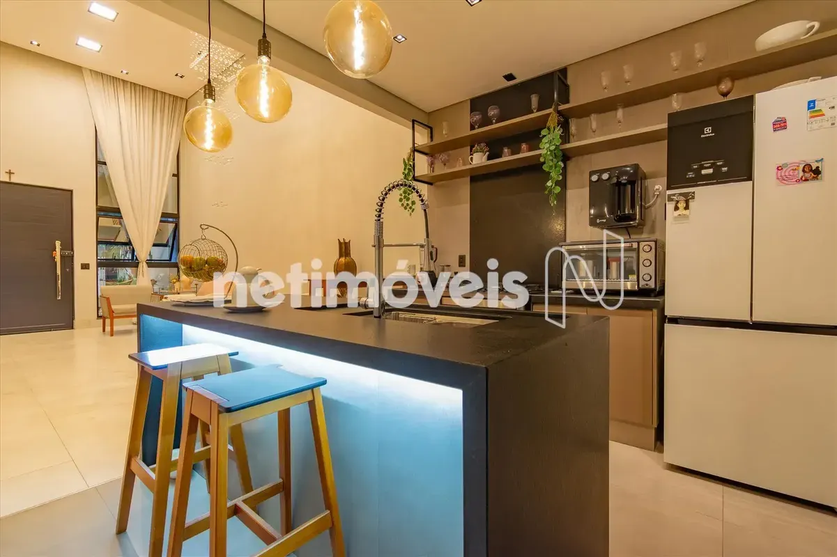 Casa em QR 516, Conjunto 8 – Samambaia | 3 Quartos (1 Suíte), Sala com Pé Direit...