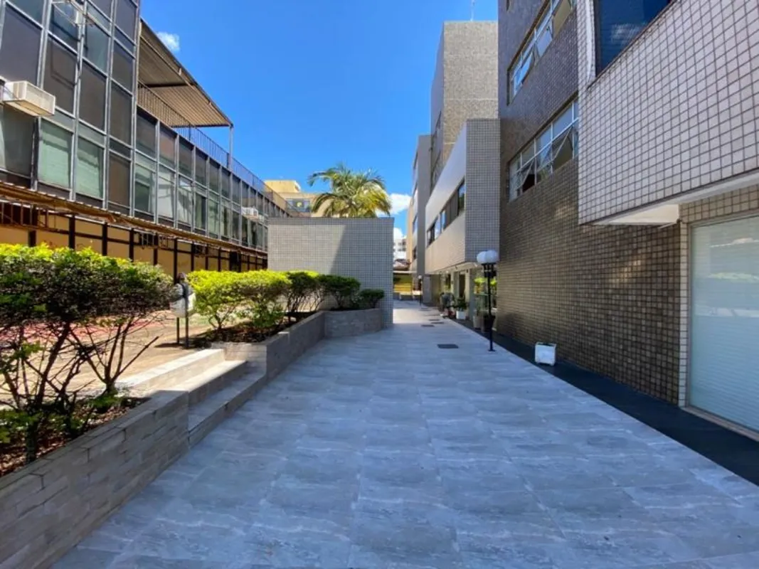 Excelente kitnet reformada na Asa Norte SCRN 702/703 | Edifício Benvenuto Brasíl...