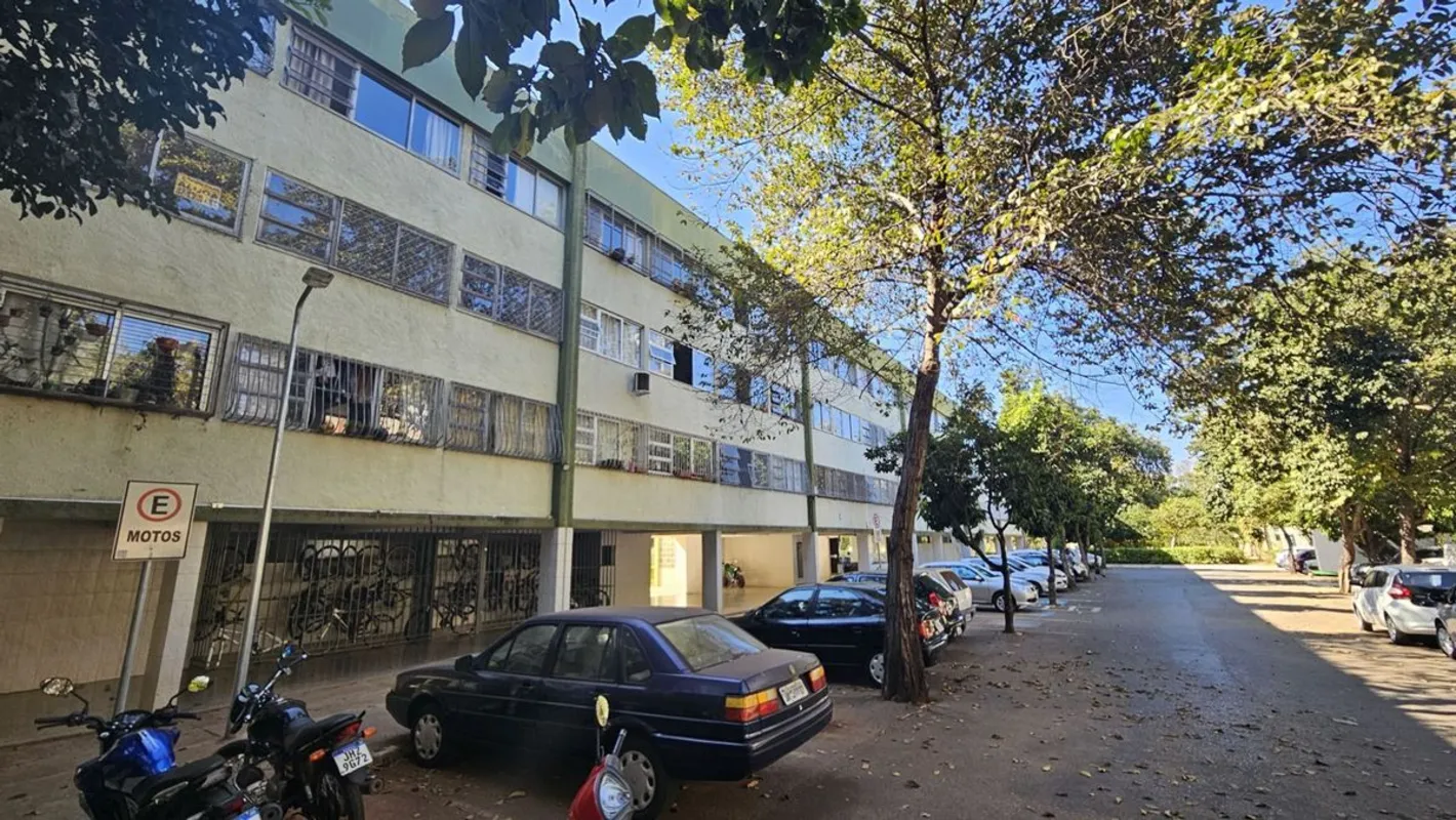 Apartamento à venda na SQN 410, em excelente localização na Asa Norte, próximo à...