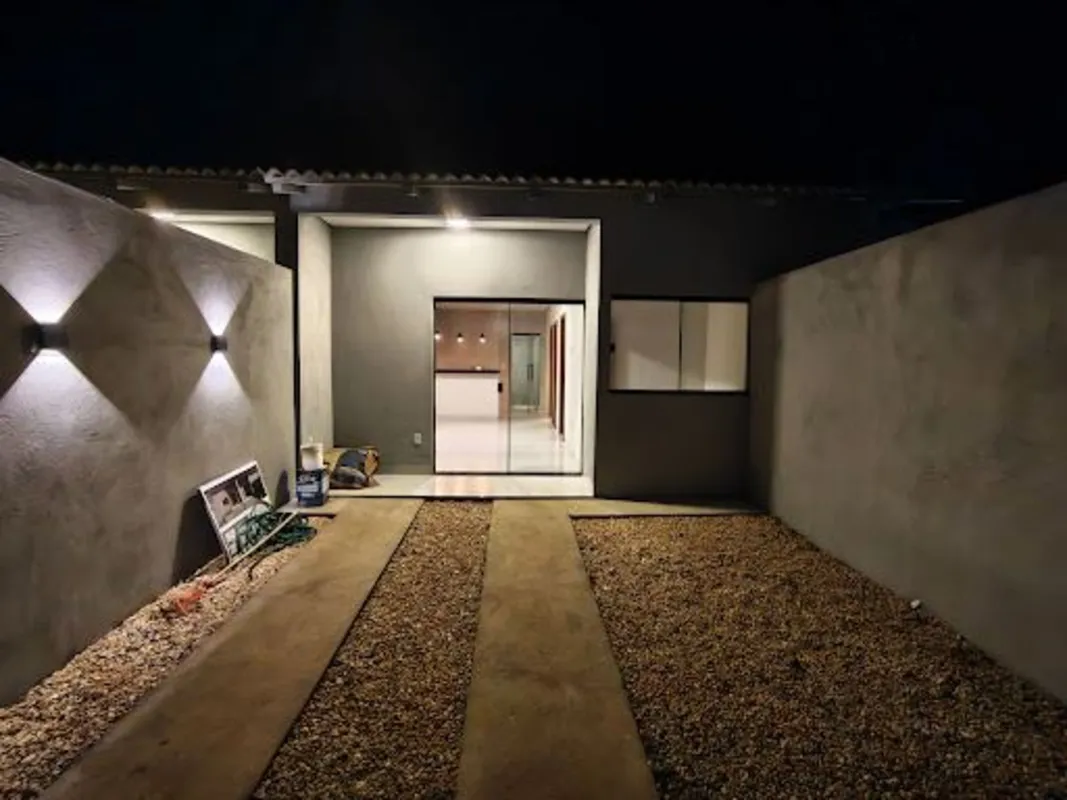 Garanto que esta casa vai te encantar muito mais pessoalmente.A casa está locali...