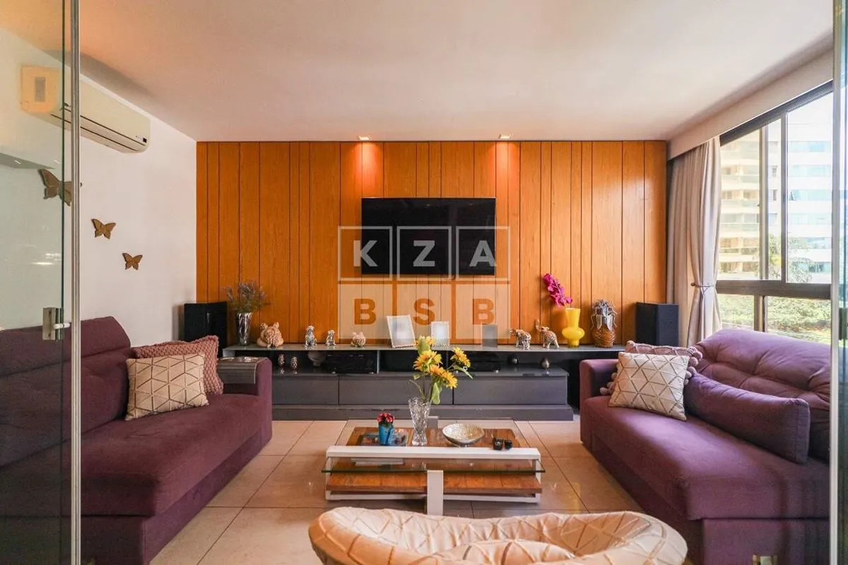 Apartamento cheio de personalidade!!Com 127m2Originalmente com 4 quartosSão 3 qu...