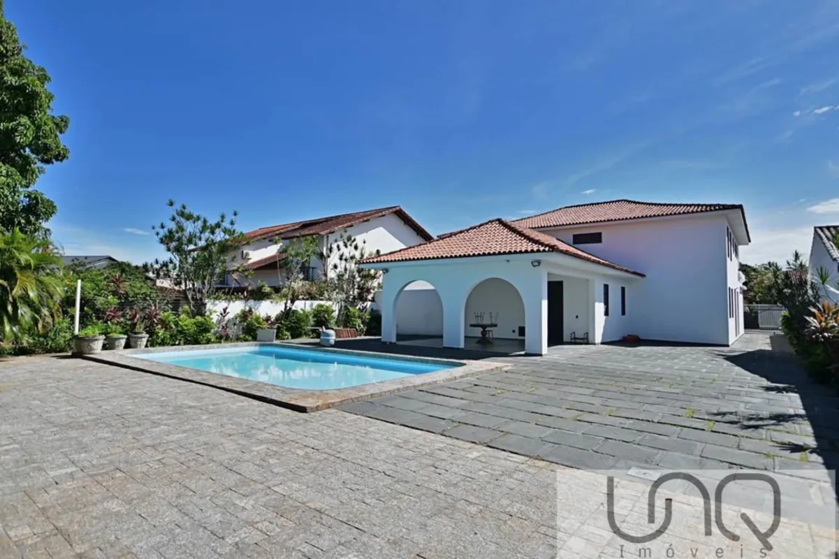 Casa de Alto Padrão - SHIS QI 15700 m² | 5 quartos | 3 suítes | 6 banheirosAlugu...
