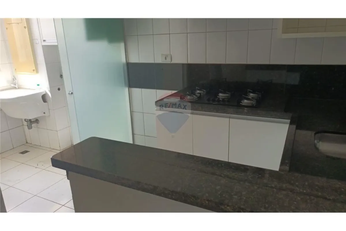 Alugo apartamento de 2 quartos reformado no Edifício Piazza di Spagna, localizad...