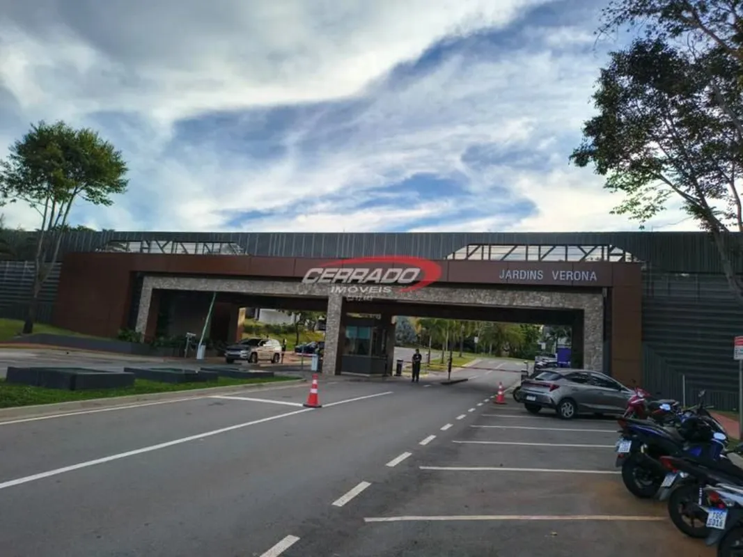 Viva o privilégio de construir a casa dos seus sonhos em um dos condomínios mais...