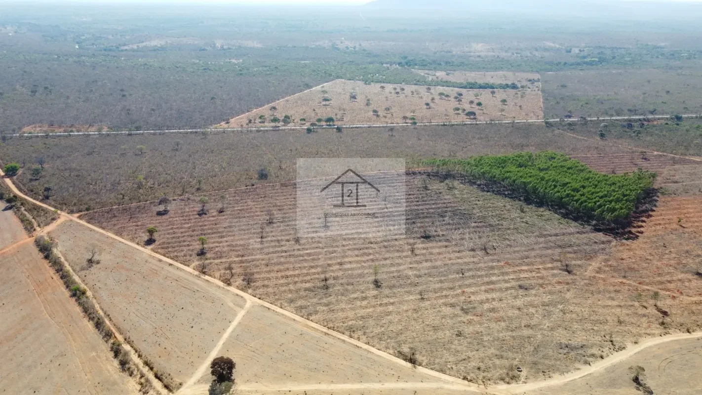 Excelente oportunidade no Noroeste de Minas!Fazenda com 2.037 hectares, nas marg...