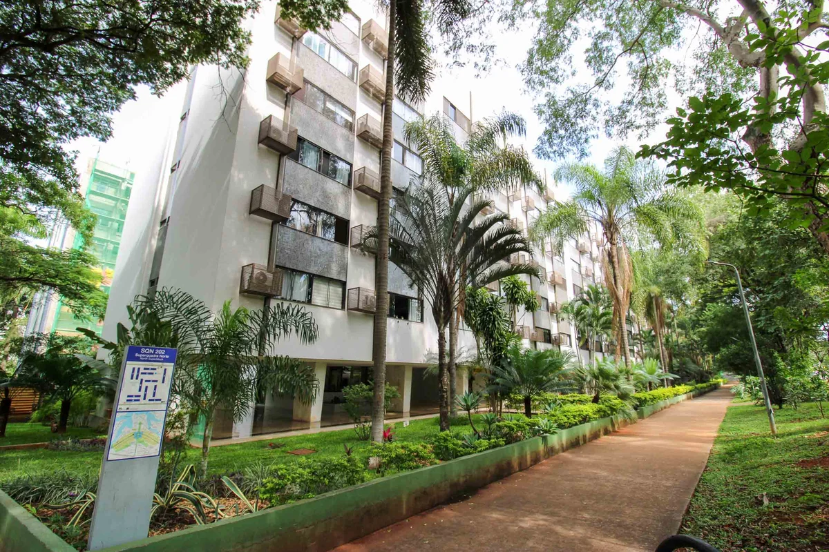 SQN 202 BLOCO H - 3 Quartos, 3 Banheiros, 1 garagem, vazado e vista livre, Asa N...