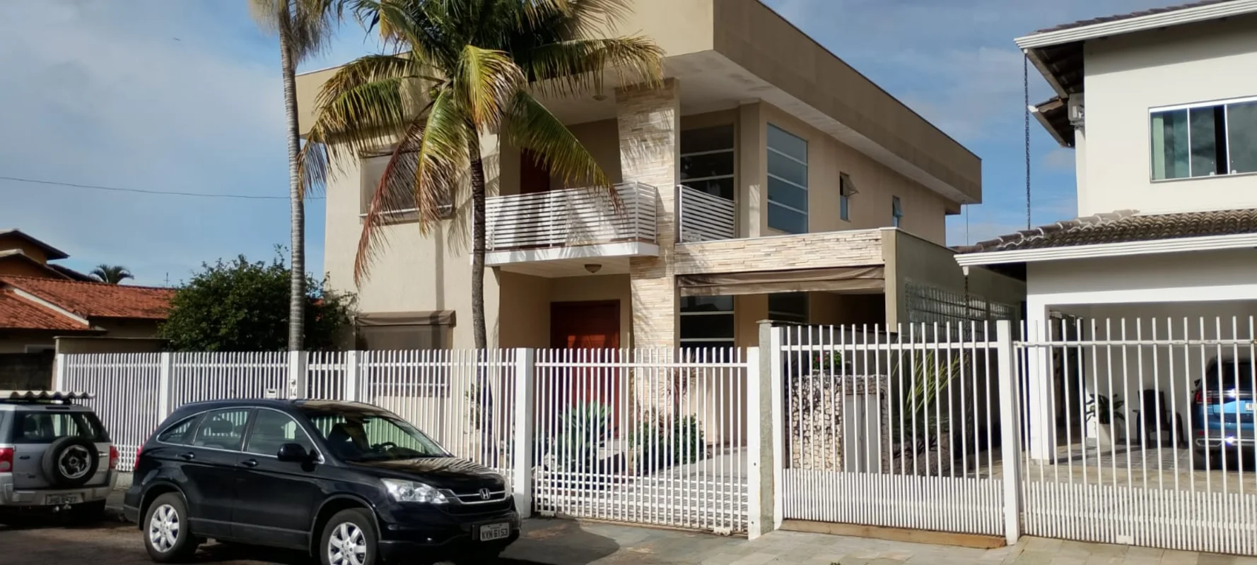 BELISSÍMA CASA SOBRADO (1º PISO)COMPOSTA DE 1 SALA DE ESTAR COM MOVEIS PLANEJADO...