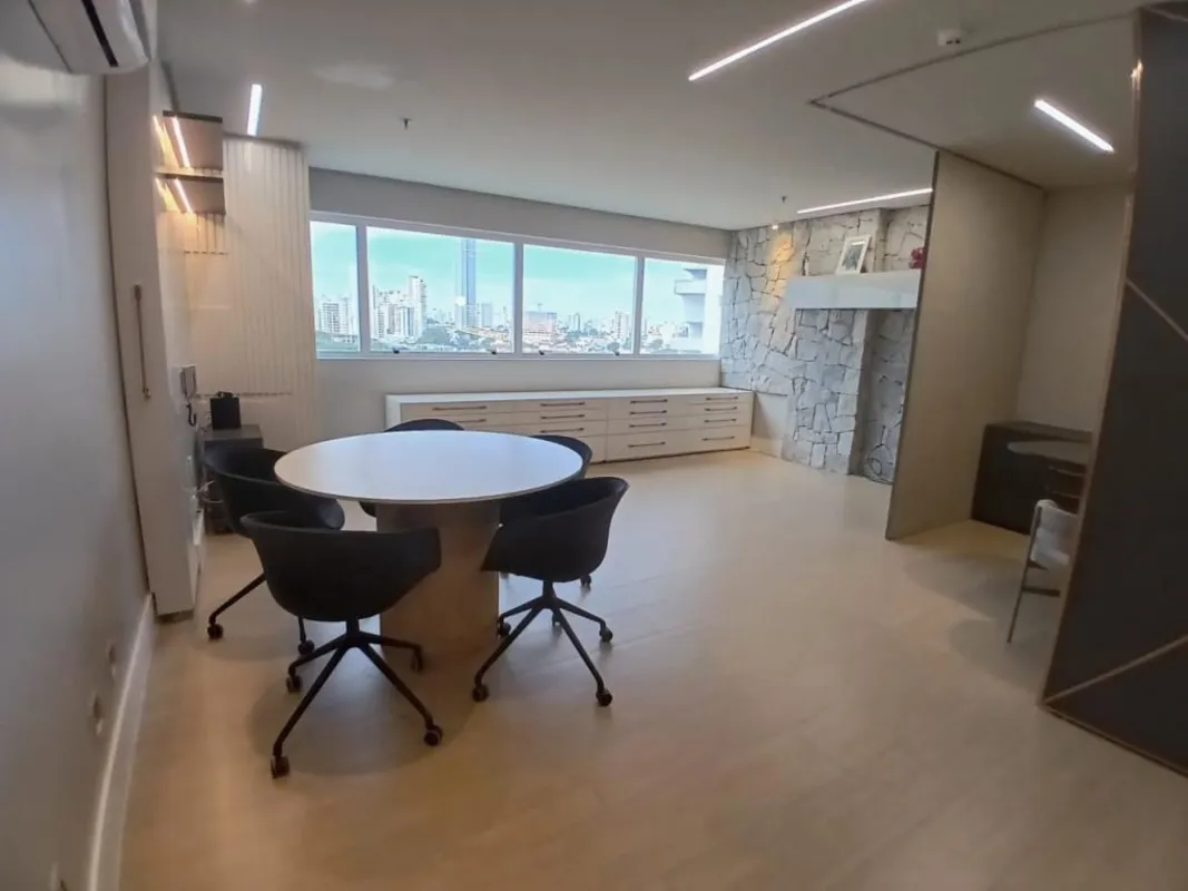 Sala comercial, 44,67 m², Setor Bueno, Goiânia.Detalhes do imóvel:- Três ambient...