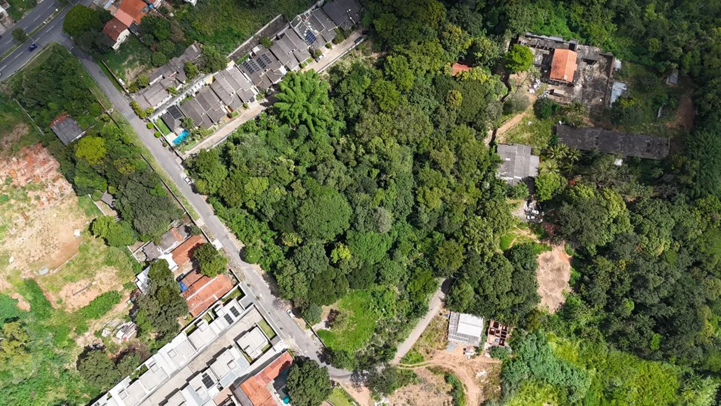 Excelente Ã¡rea com 12.974mÂ², jÃ¡ murada, localizada no Jardim Novo Mundo, prÃ³...