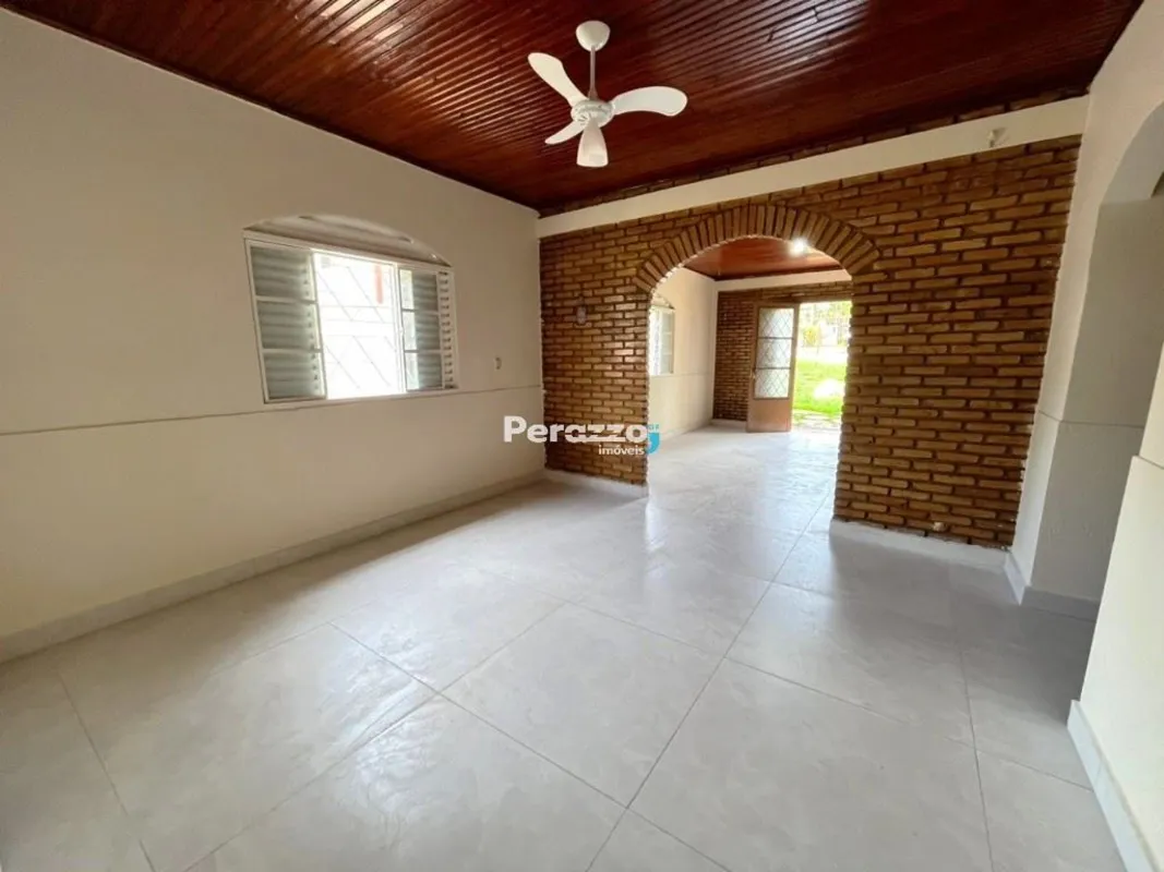Ótima Casa no Condomínio Residencial Mônaco Jardim Botânico Por R$ 4.900,00Local...
