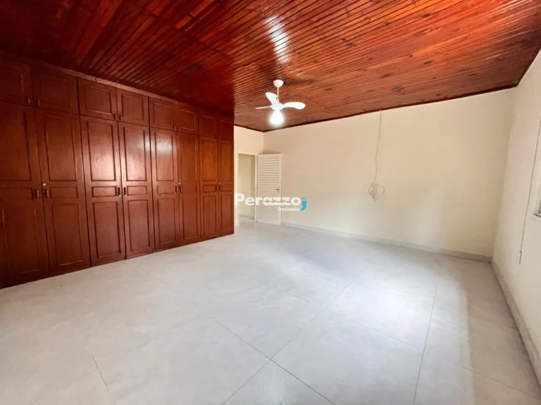 Ótima Casa no Condomínio Residencial Mônaco Jardim Botânico Por R$ 4.900,00Local...