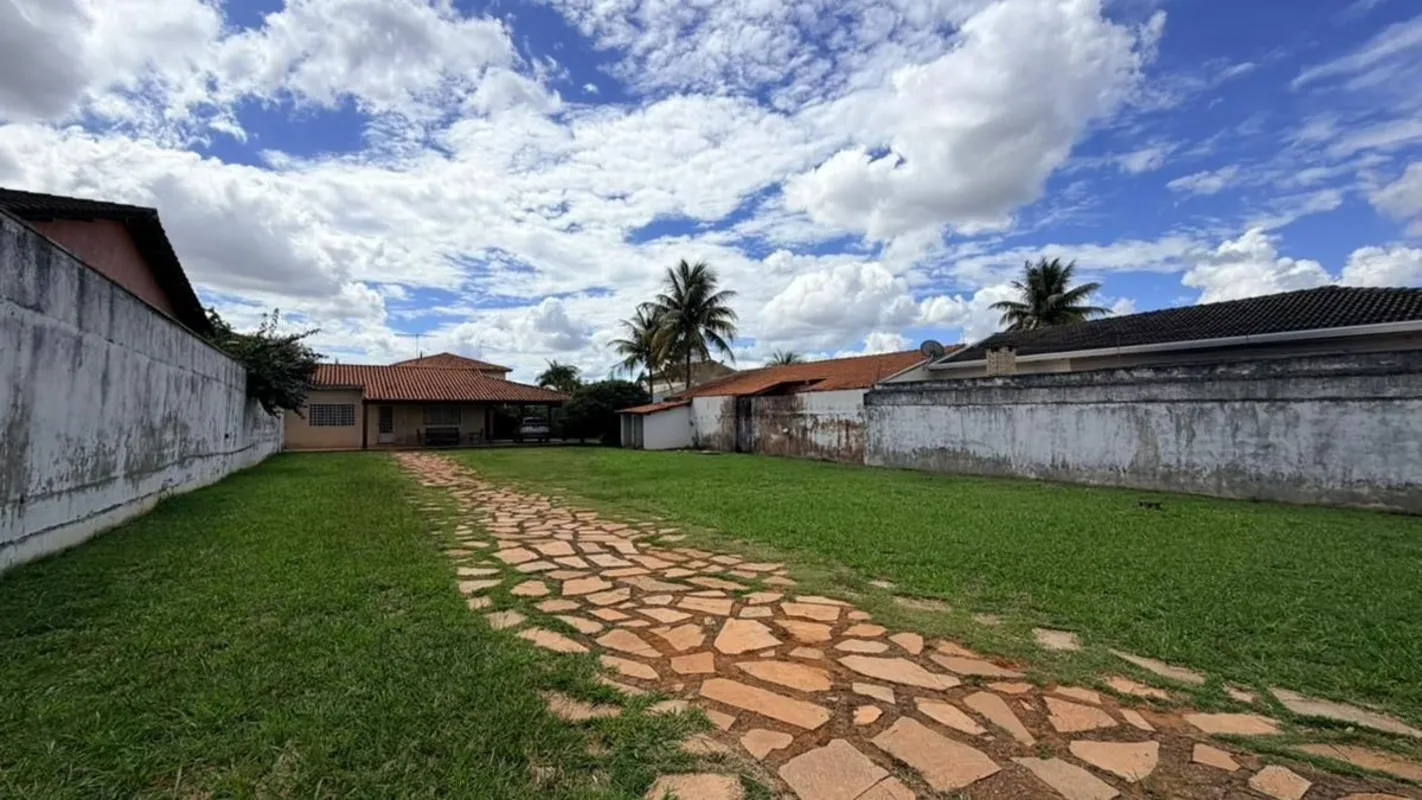 LEÕES DA CORRETAGEM VENDE O IMÓVEL QUE VOCÊ PROCURAARNIQUEIRAS LOTE 800M2 DENTRO...