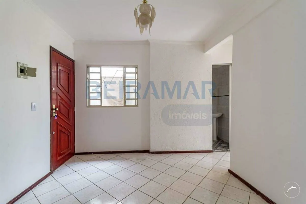 Área privativa: aproximadamente 44 a 45 m²Acesso: escada até o 3º andarSala- Amb...