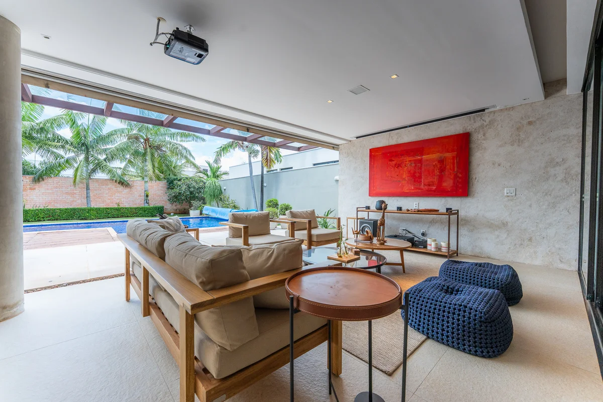 Com 600m² de área construída em terreno de 845m², assinado pela MAAI Arquitetura...