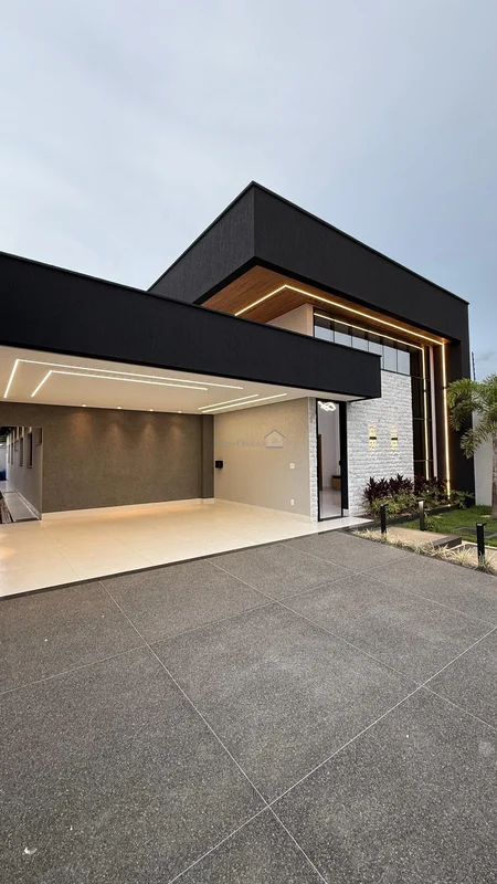 Veja esta linda casa à venda no bairro Moinho dos Ventos, em Goiânia. Com 4 suít...