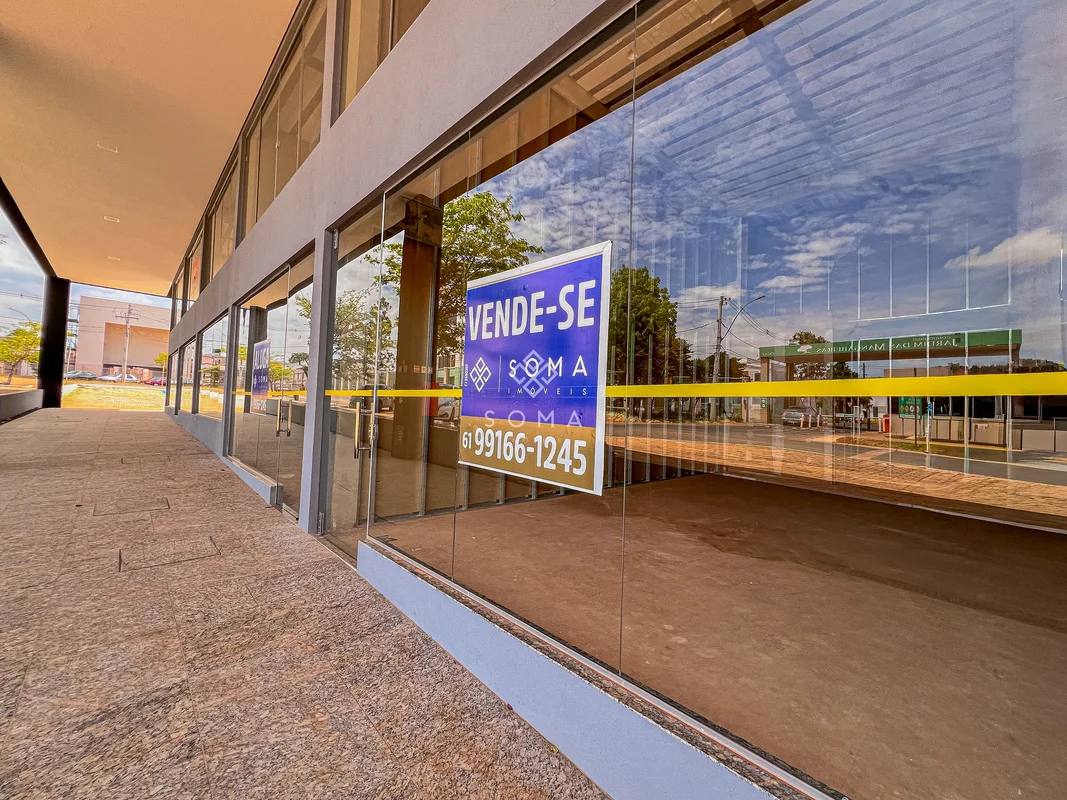 Excelente loja com 106,43 m² de área total, sendo 55 m² no piso térreo e 51,43 m...