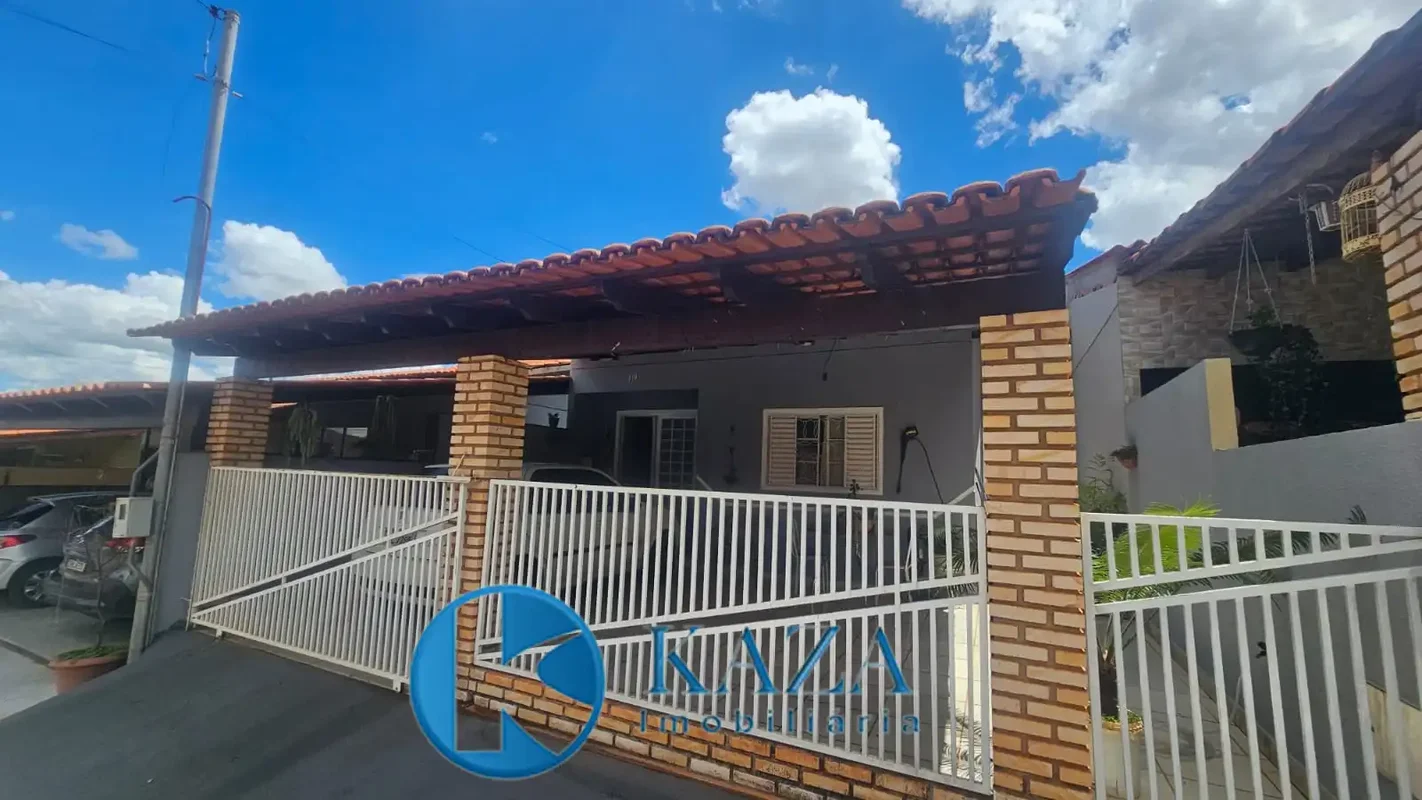 Excelente casa de 03 dormitórios, sendo 01 suíte.O imóvel é bem localizado no co...