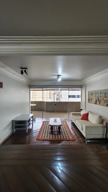 Apartamento amplo com 262m², ideal para quem busca conforto. São 4 quartos, todo...