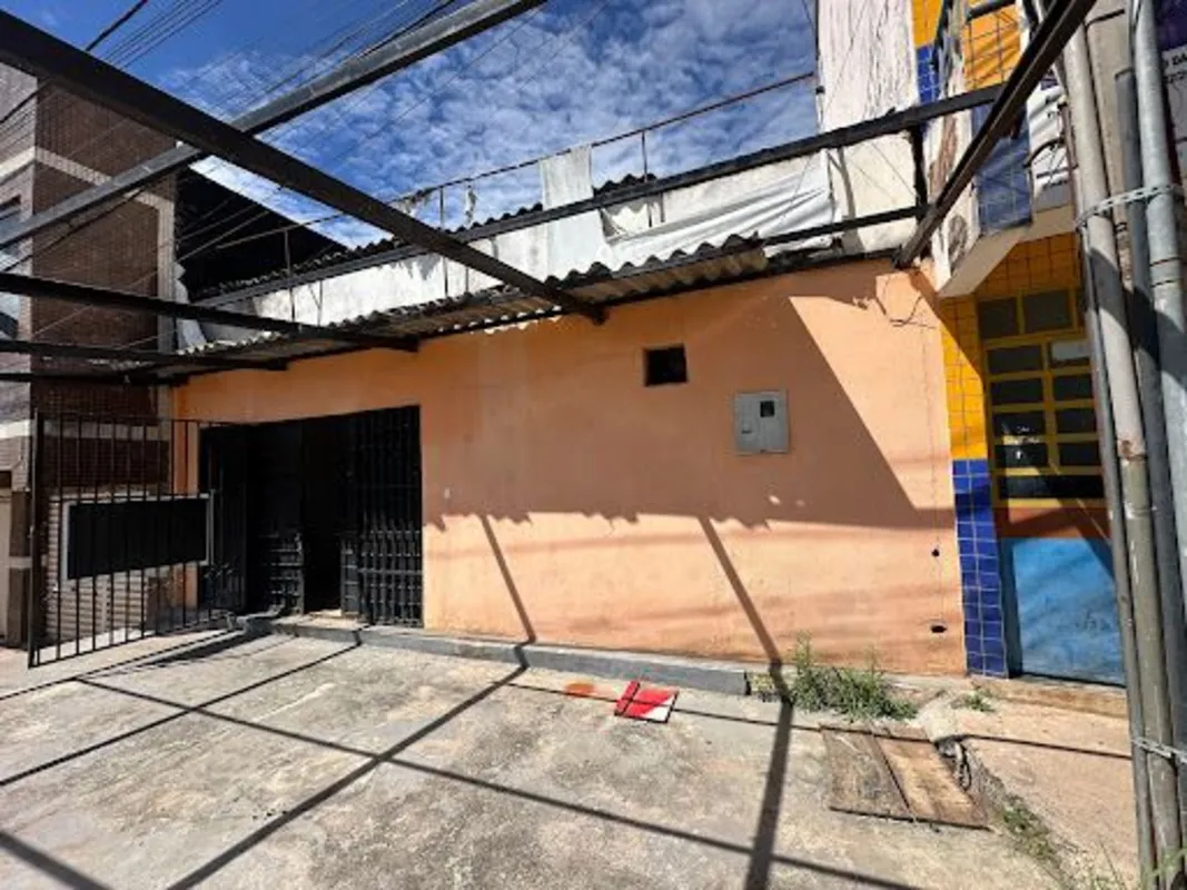 Loja comercial ADE de Arniqueiras, com 172m² de área construída.preparada para a...