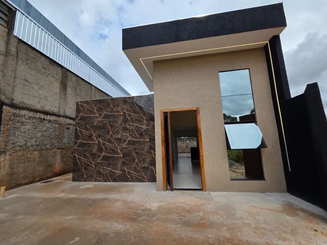 LEÕES DA CORRETAGEM VENDE O IMÓVEL QUE VOCÊ PROCURAExcelente casa moderna à vend...