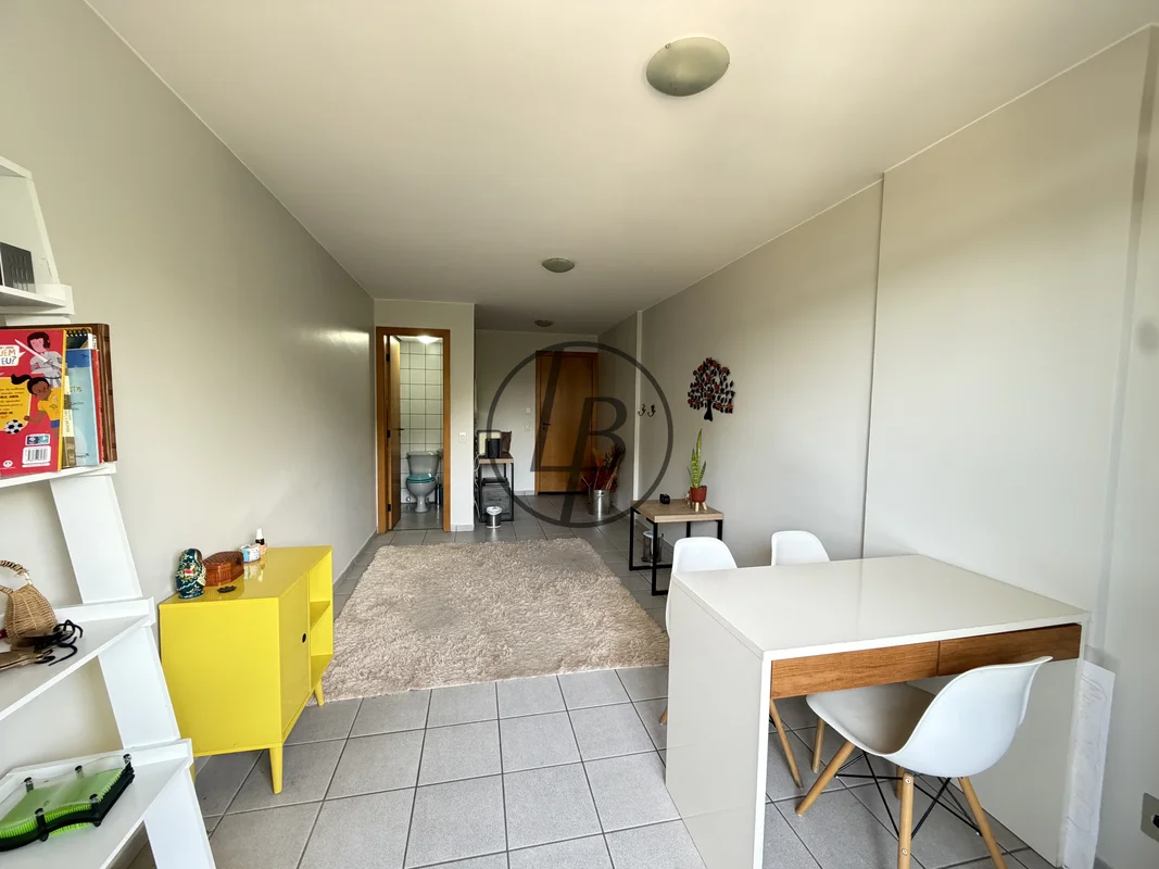 Sala comercial com varanda e vista livre na SEPS 705/905, ASA Sul, Brasília. Loc...