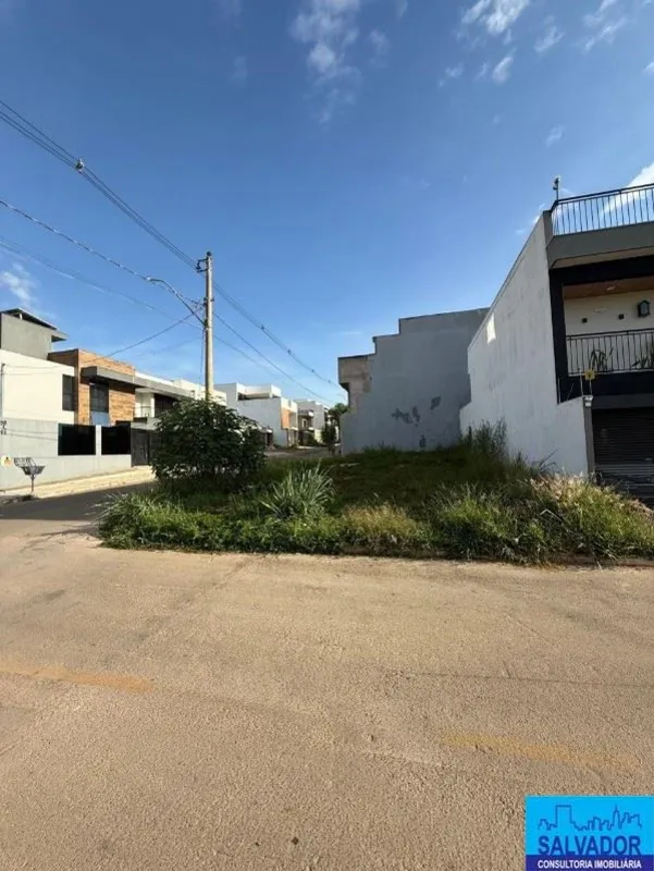 SALVADOR IMÓVEIS vende no Guará II , QE 50 , terreno situado na esquina da rua ,...