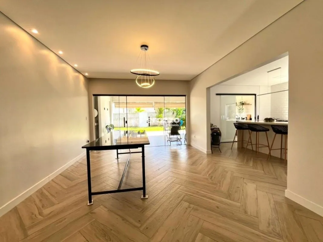 Excelente Casa de 4 quartos sendo 1 Suíte Master localizada no Condomínio Estânc...