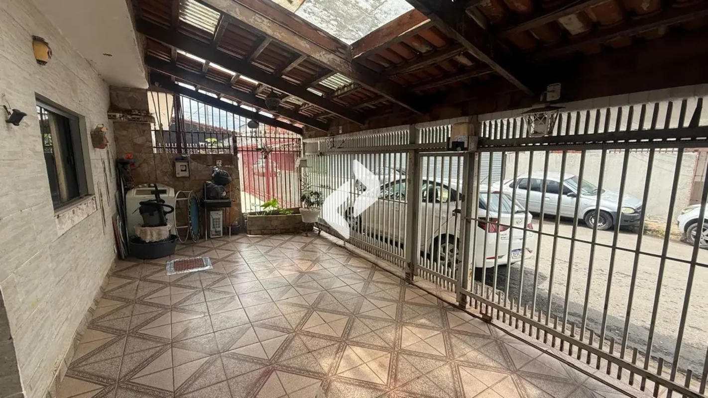 EXCELENTE imóvel PARA REFORA 120 METROS GARAGEM AMPLA COZINHA AMPLA SALA DE ESTA...