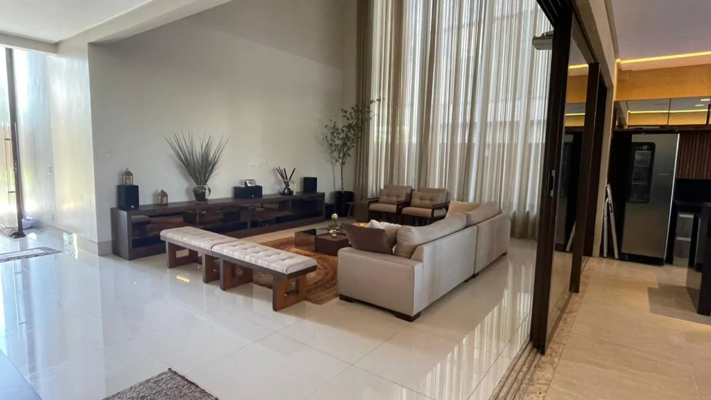 Sobrado no Alphaville Residencial Araguaia* Mobiliada* 400 m2 área construída* 5...