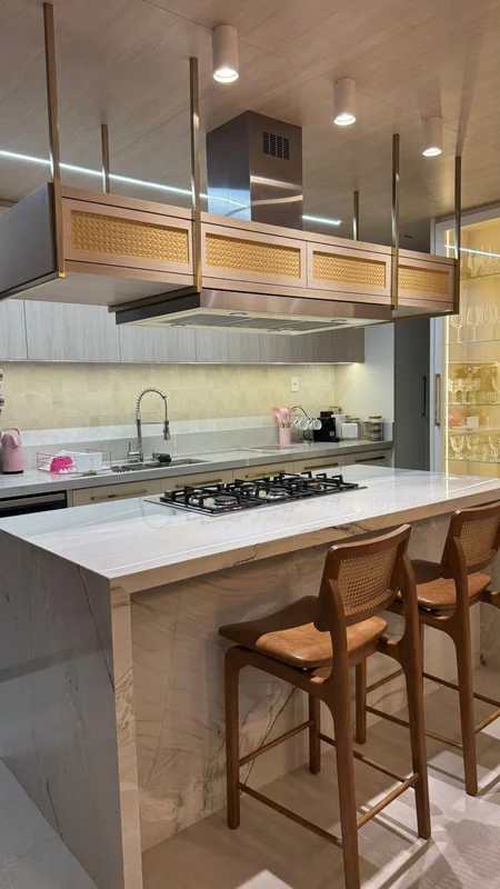 IMPECÁVEL - Apartamento 3 suítes, Mobiliado e Decorado, no Park Lozandes, ao lad...