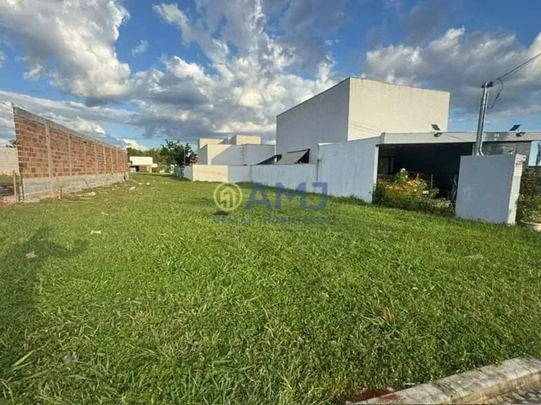 Lote à Venda no Terras Alpha Residencial 2 Senador Canedo Área: 304,97 m²Excelen...