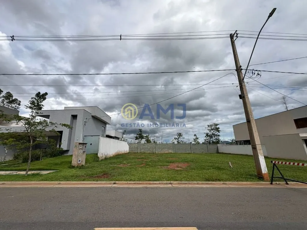 LOTE À VENDA NO TERRAS ALPHA 2 SENADOR CANEDO 304 m² VISTA PRIVILEGIADA QUITADOE...