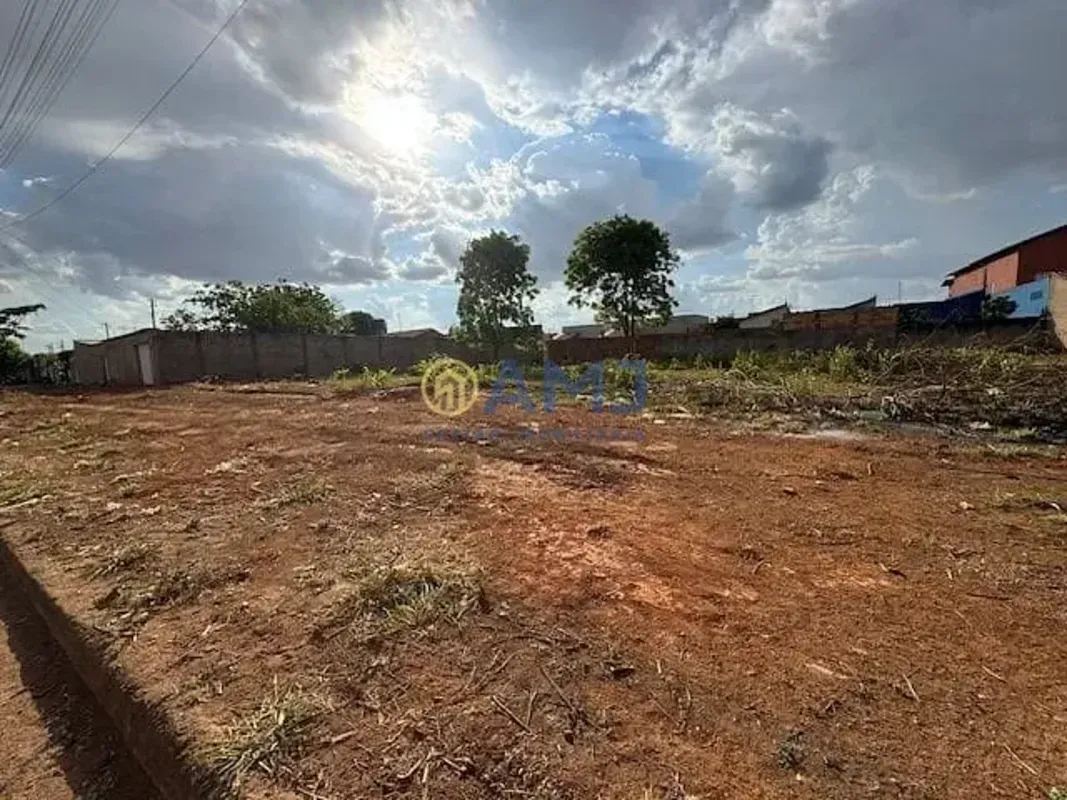 Lote à venda no Parque Montreal Aparecida de GoiâniaExcelente lote localizado na...