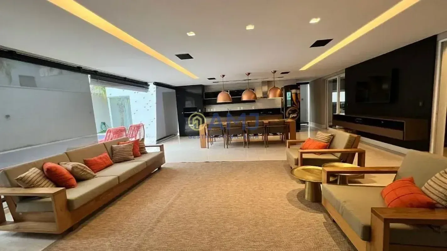 SOBRADO DE ALTO PADRÃO À VENDA ALPHAVILLE FLAMBOYANT GOIÂNIATerreno: 600 m² Cons...