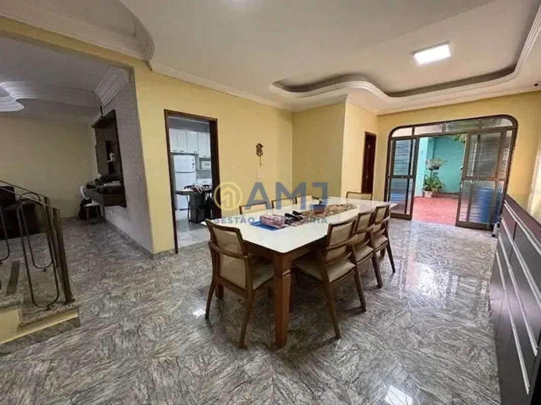 Sobrado no Jardim América com 03 suítes plenasImóvel com todos ambientes amplos ...