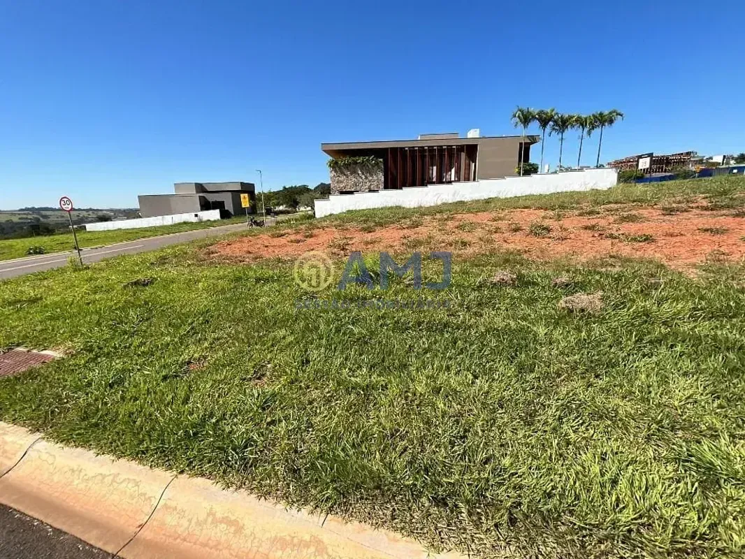 TERRENO À VENDA PLATEAU DOR PRIVILÈGE 1ª ETAPAÁrea: 961 m²Quitado Ampla metragem...