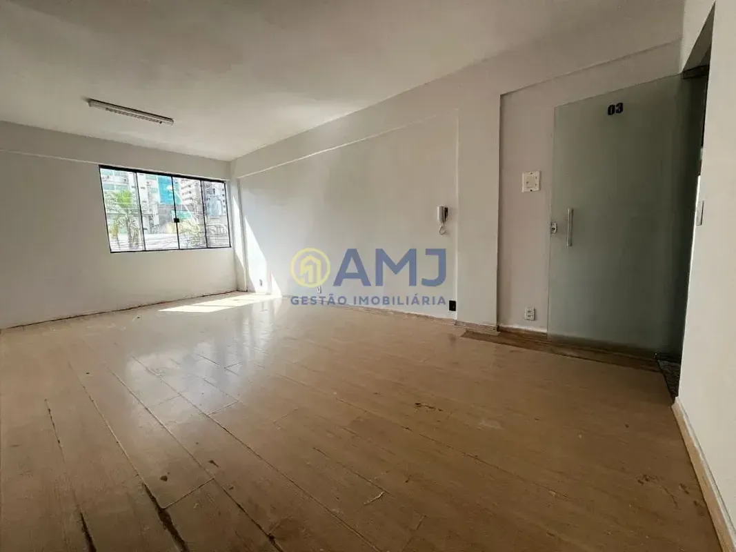 SALA COMERCIAL PARA LOCAÇÃO AV. T-7 SETOR BUENO GOIÂNIA Localização estratégica ...