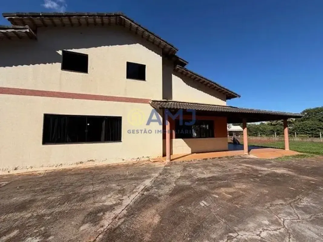 CHÁCARA À VENDA COND. TERRA DO BOI 1Terreno: 3.660 m² Construção: 450 m² 3 suíte...