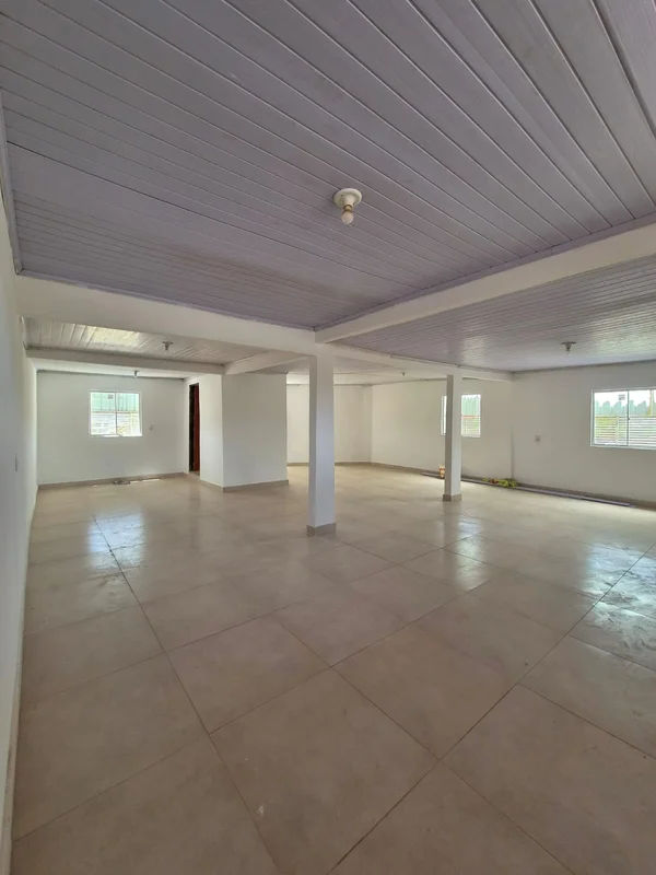 Sala Comercial, com 1 banheiro na rua mais movimentadada de São Sebastião. Amplo...