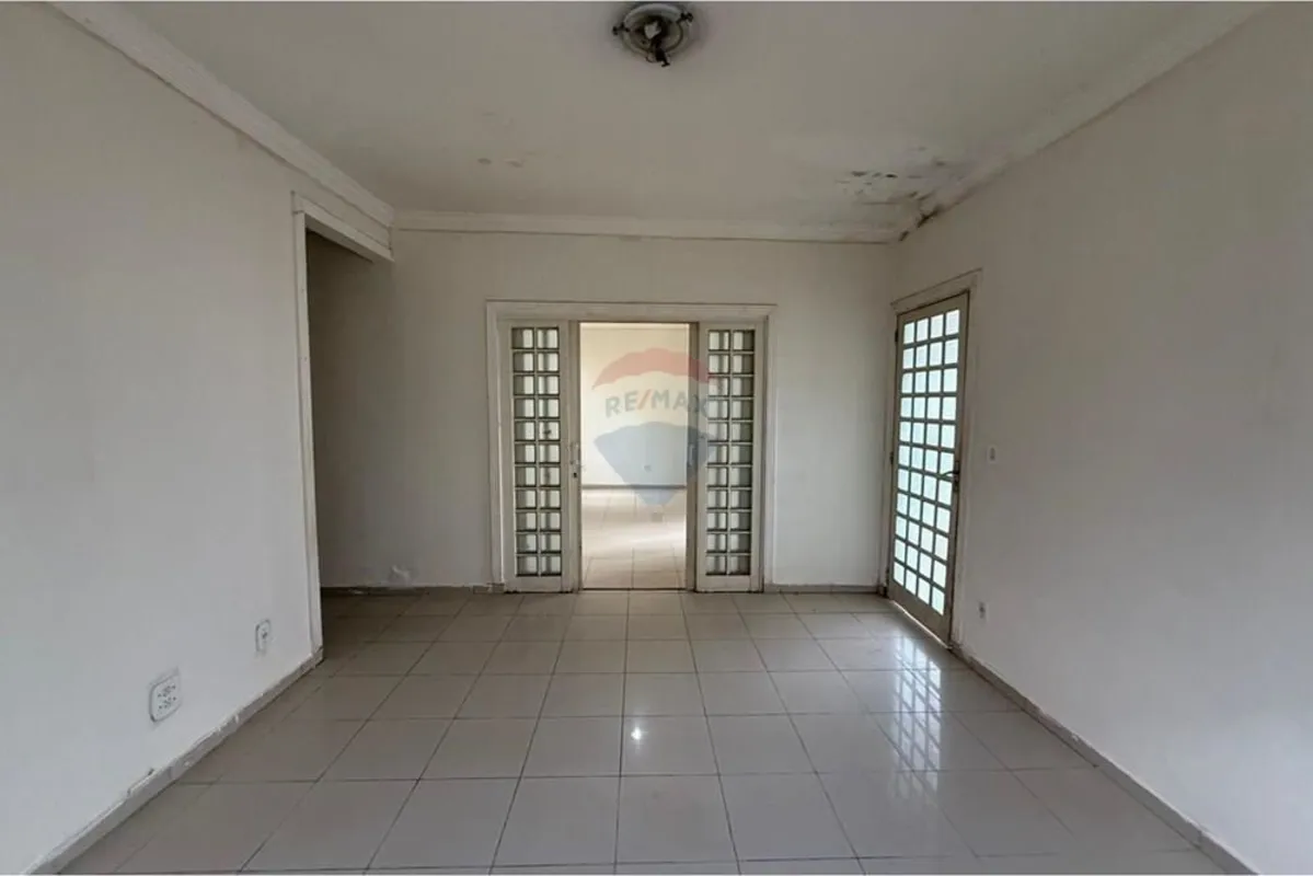 RE/MAX Prime Home VENDEOportunidade: Imóvel Versátil com Vista Permanente para a...